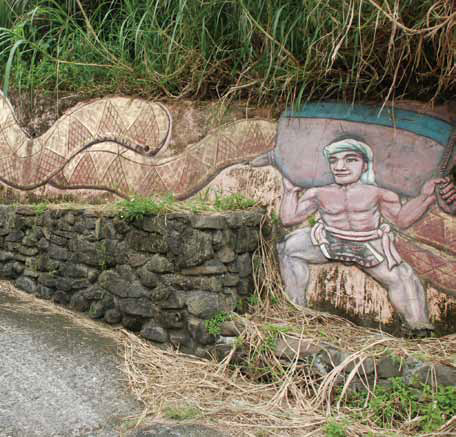 穀道旁以浮雕呈現舊部落歷史