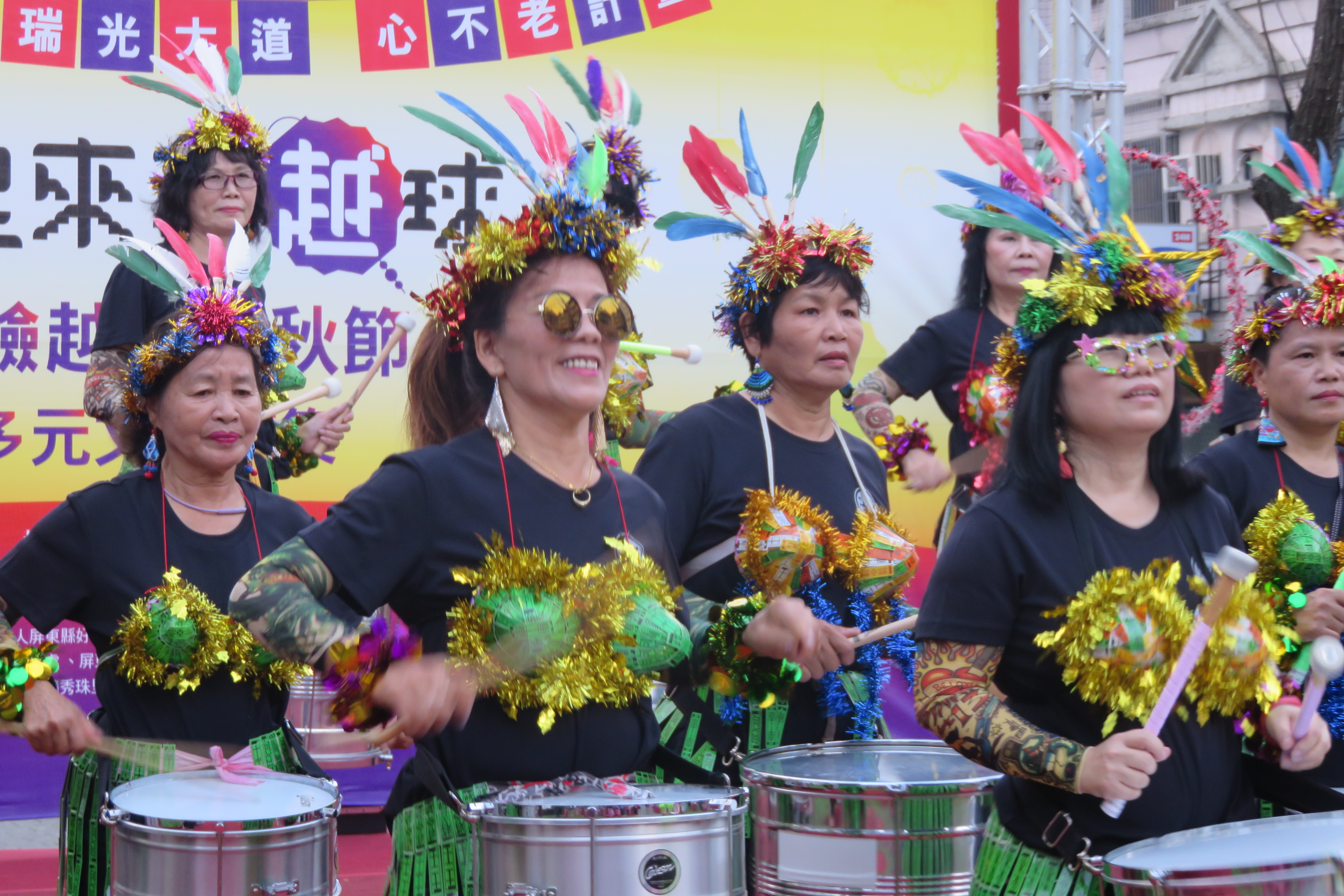 社區森巴鼓團的表演