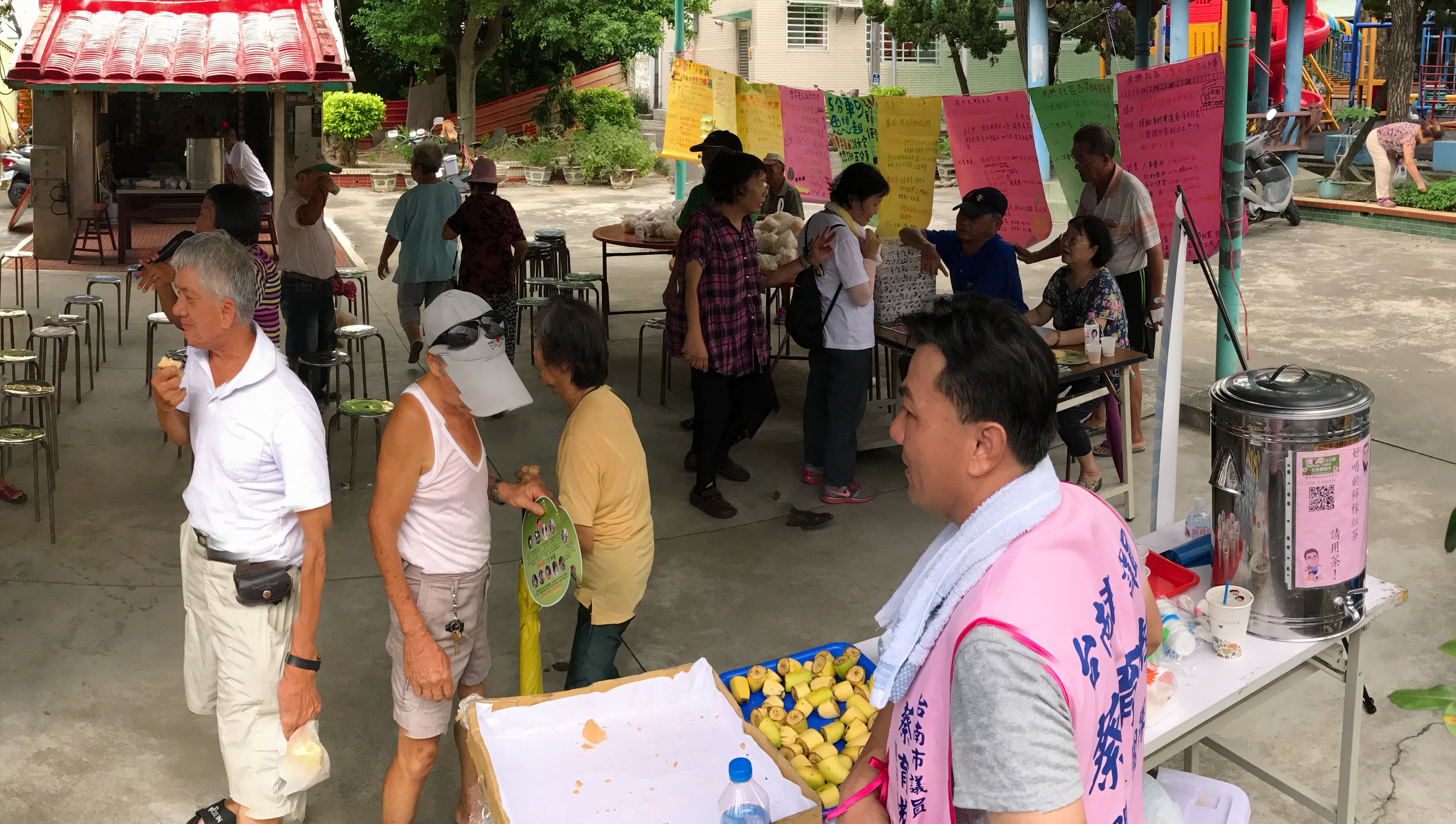 於新營區南興里修善姑廟前廣場舉行公民投票。